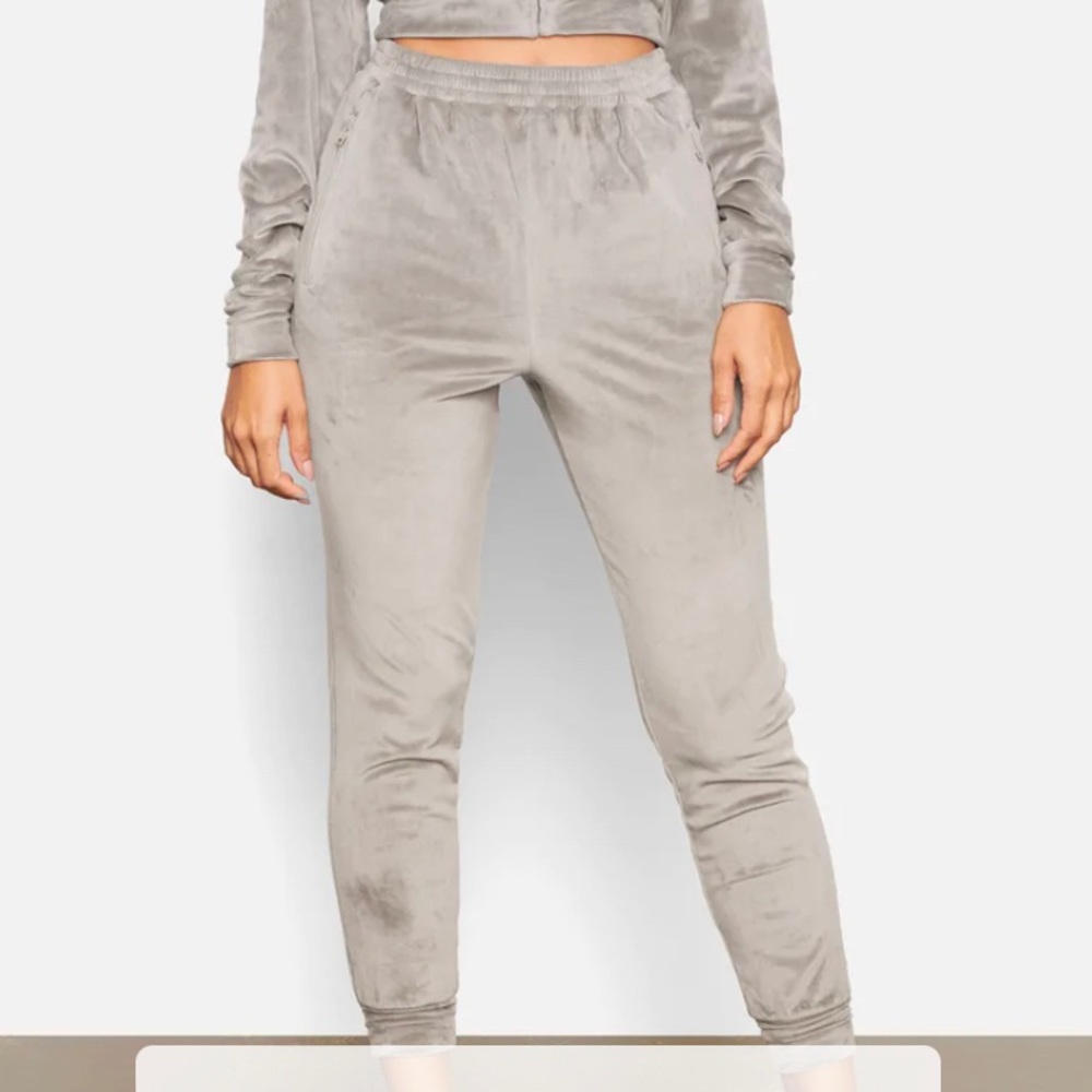 SKIMS VELOUR JOGGER